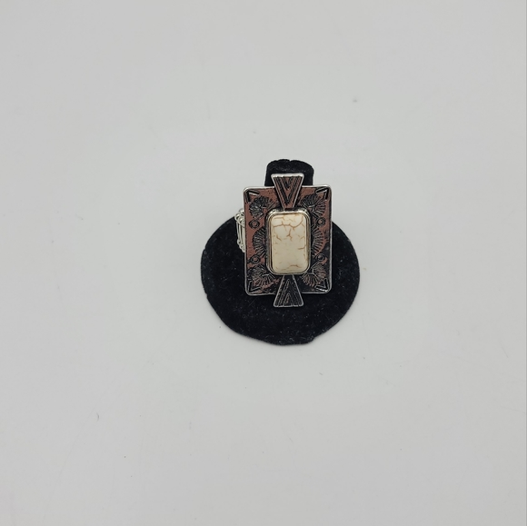 Paparazzi So Smithsonian white rhinestone ring - Picture 2 of 5